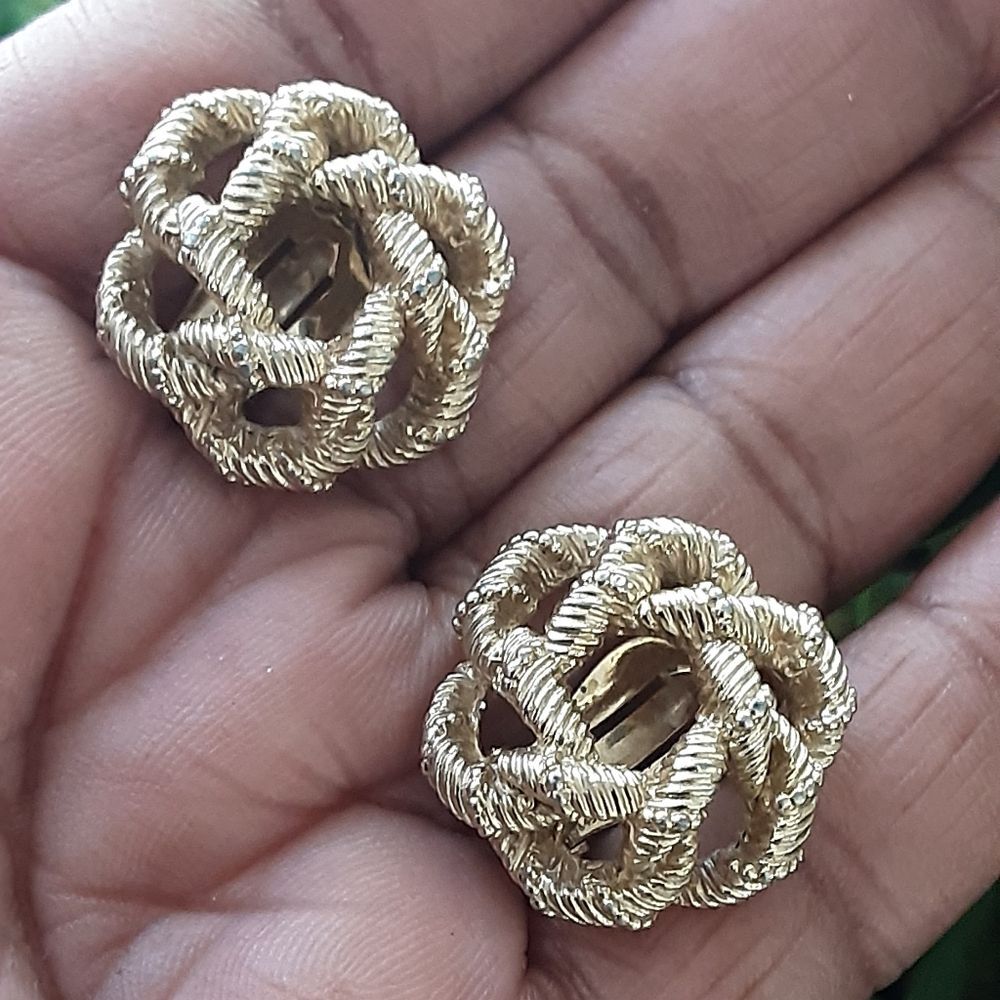CINER Gold Plate Knot Clip On | Twisted Textured Rope Design Earrings - Vtg